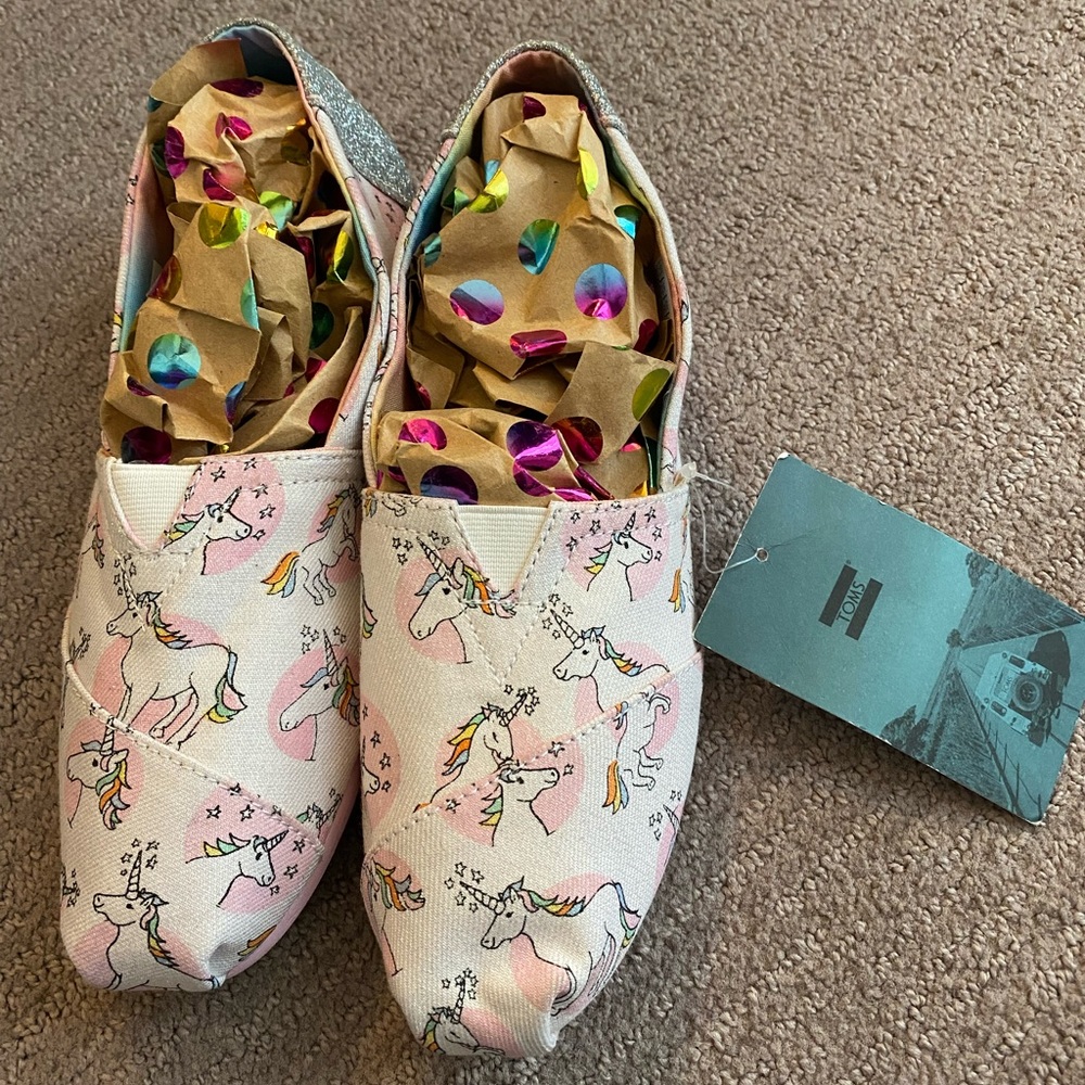 NWT tags Toms women’s classic Pastel Shimmer Unicorn Print alpargata - size 7.5